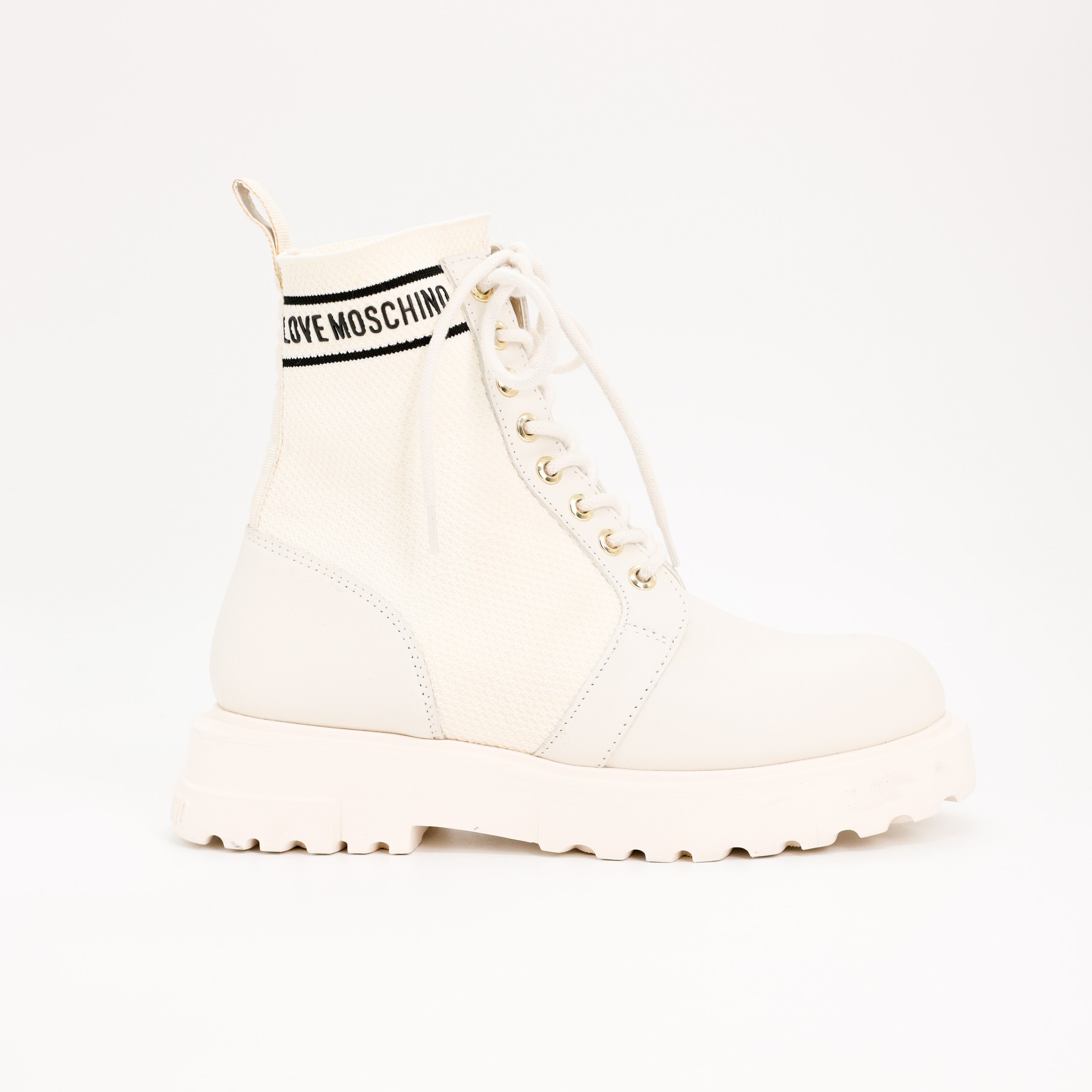 Ботинки LOVE MOSCHINO 38 айвори кожа/текстиль по бокам текстильная резинка,черное лого,шнуровка