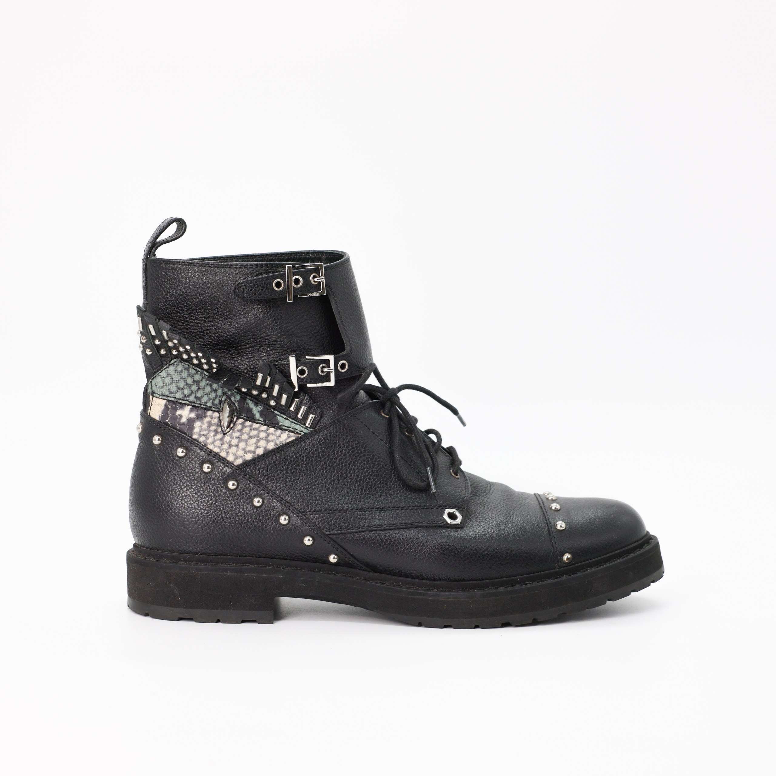 Ботинки FENDI 39 Черный кожа ремешек по голеню,металические стады,ремешек,декор кроко по боку