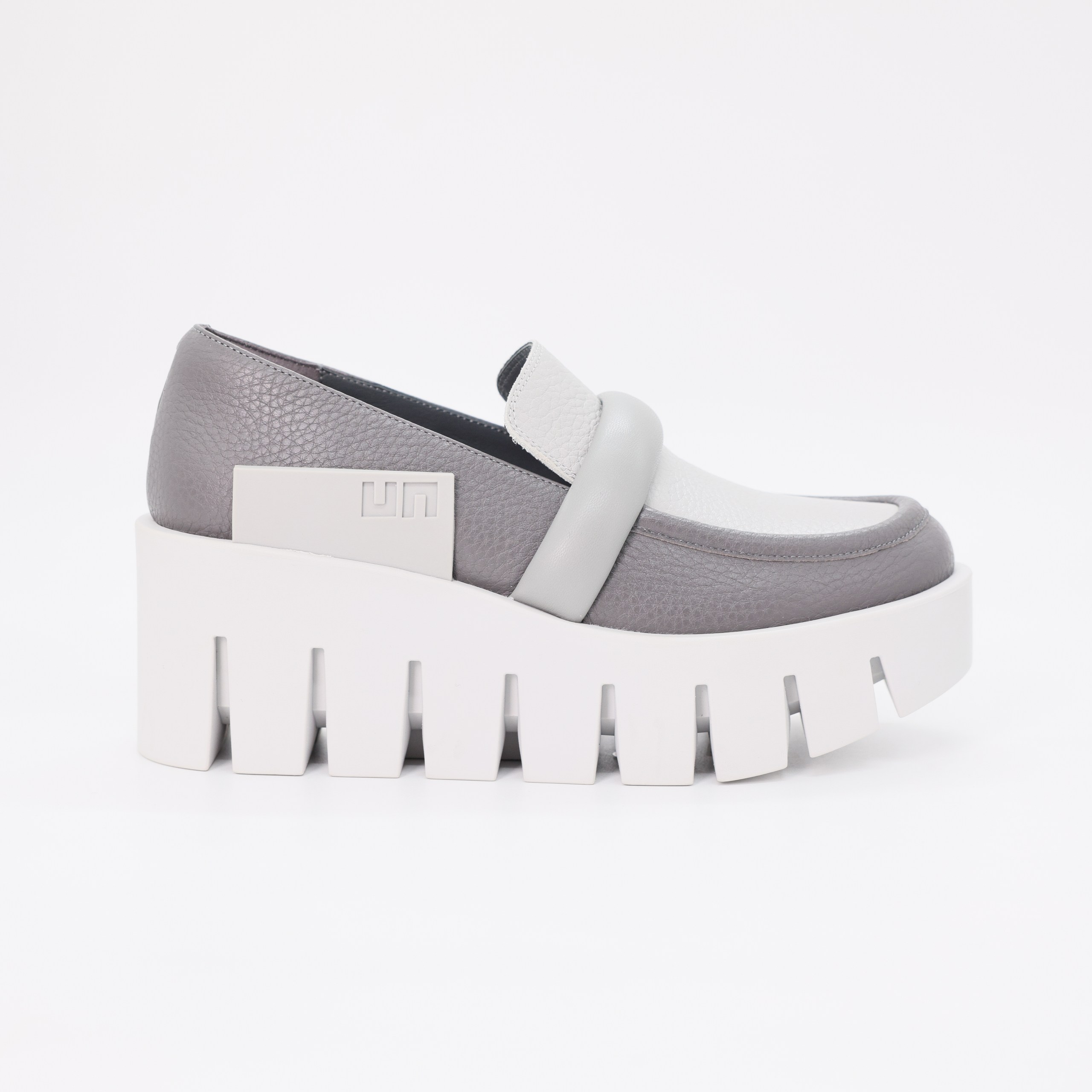 Лоферы THE ANTIPODE 39 Серый кожа обьемная подошва,зерно,пыльник