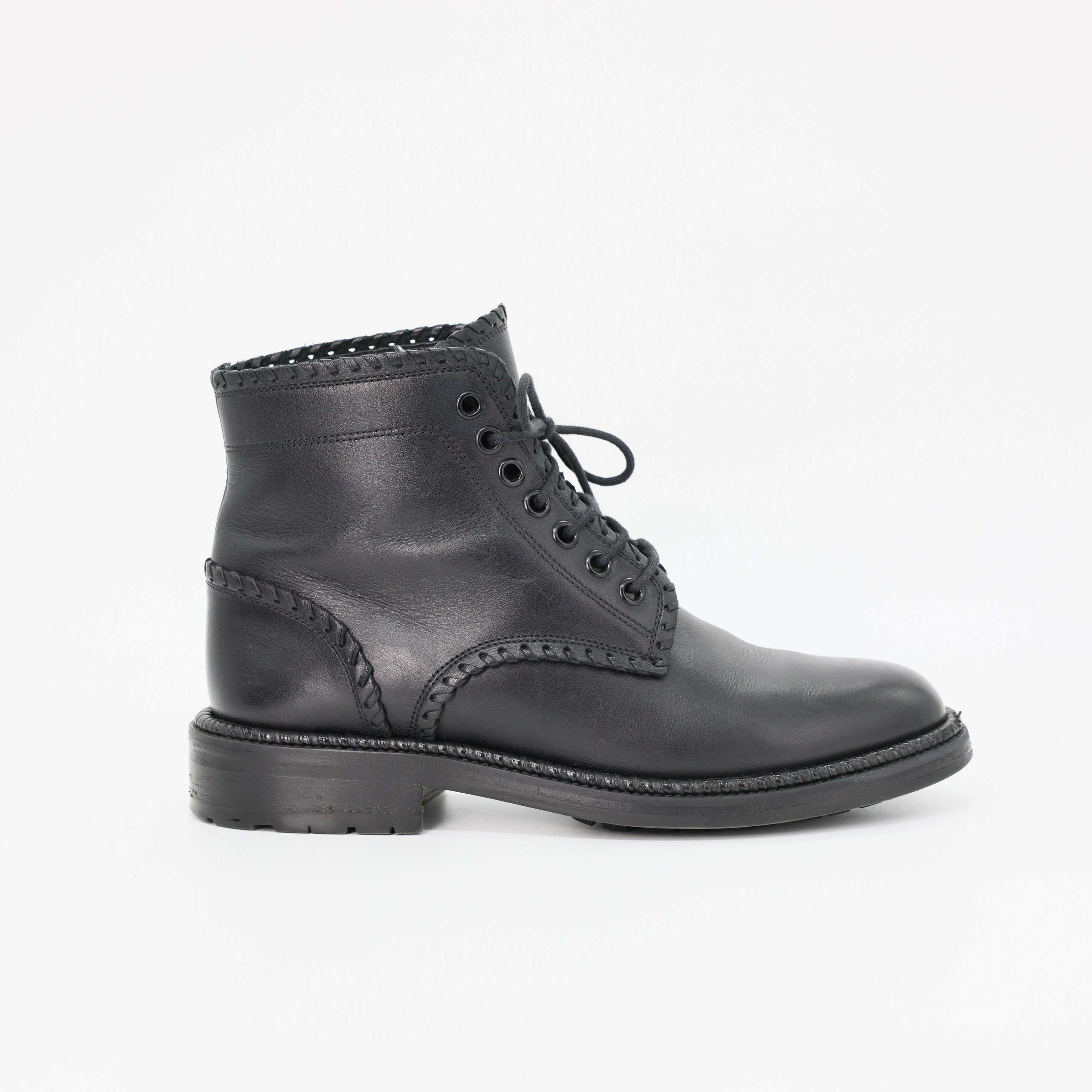 Ботинки YSL 38 черная кожа,стежки кож по периметру.Пыльник