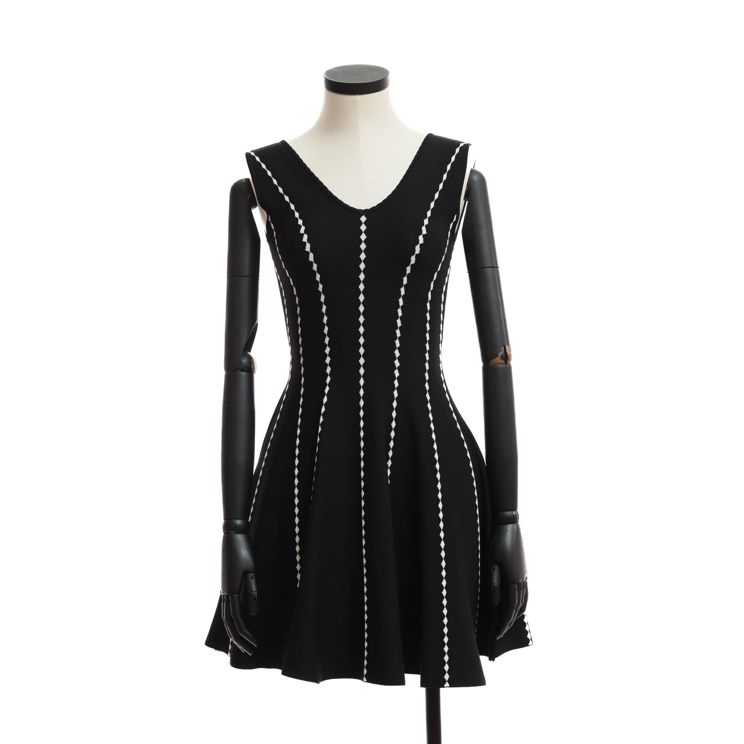 Платье JOANA DANCIU 36 Черный текстиль в белу. ромбовидную полоску,без рукавов