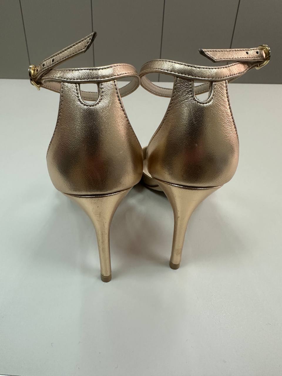 STUART WEITZMAN