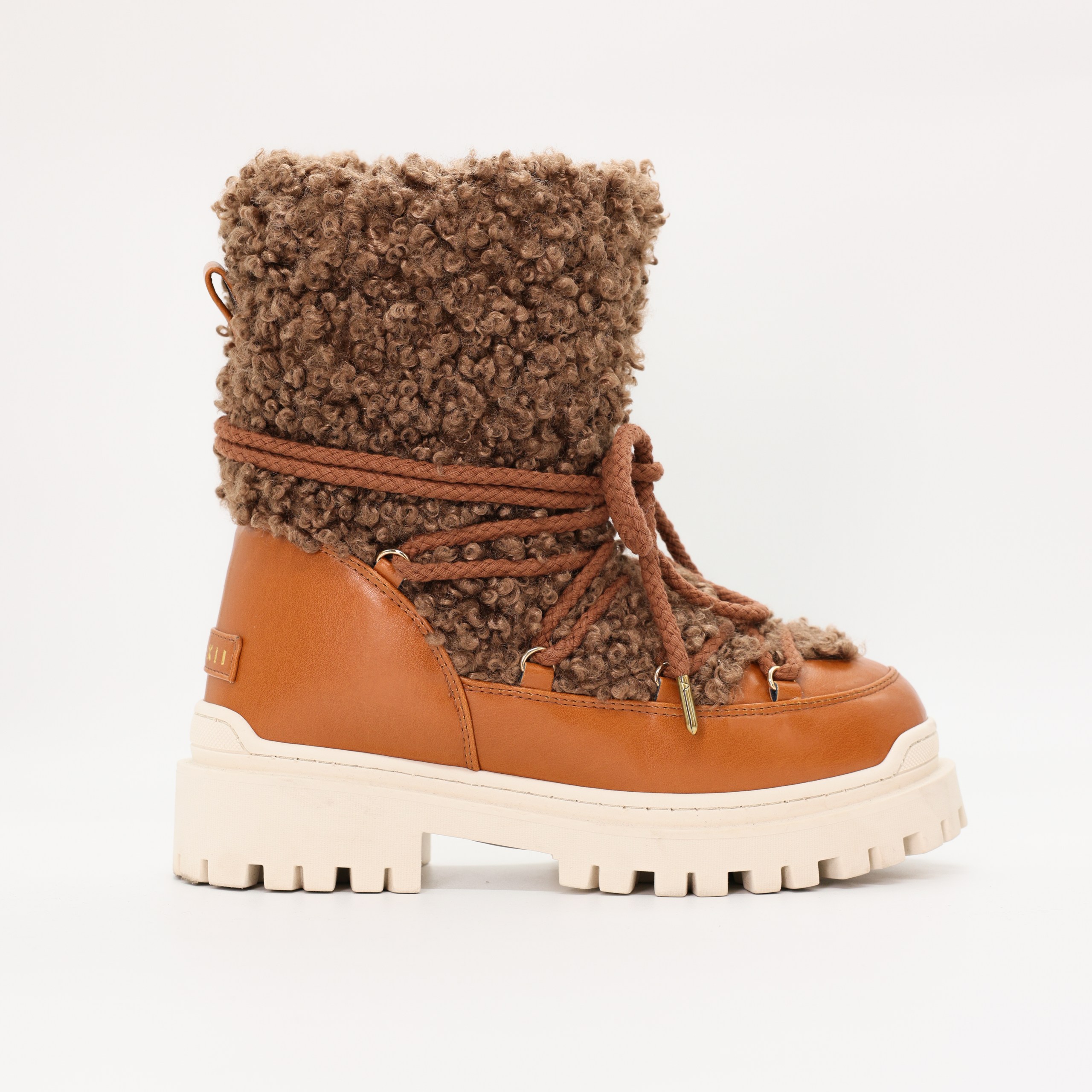 Ботинки INUIKII 40 КЭМЕЛ кожа комбинация с мехом,шнуровка,светлая подошва