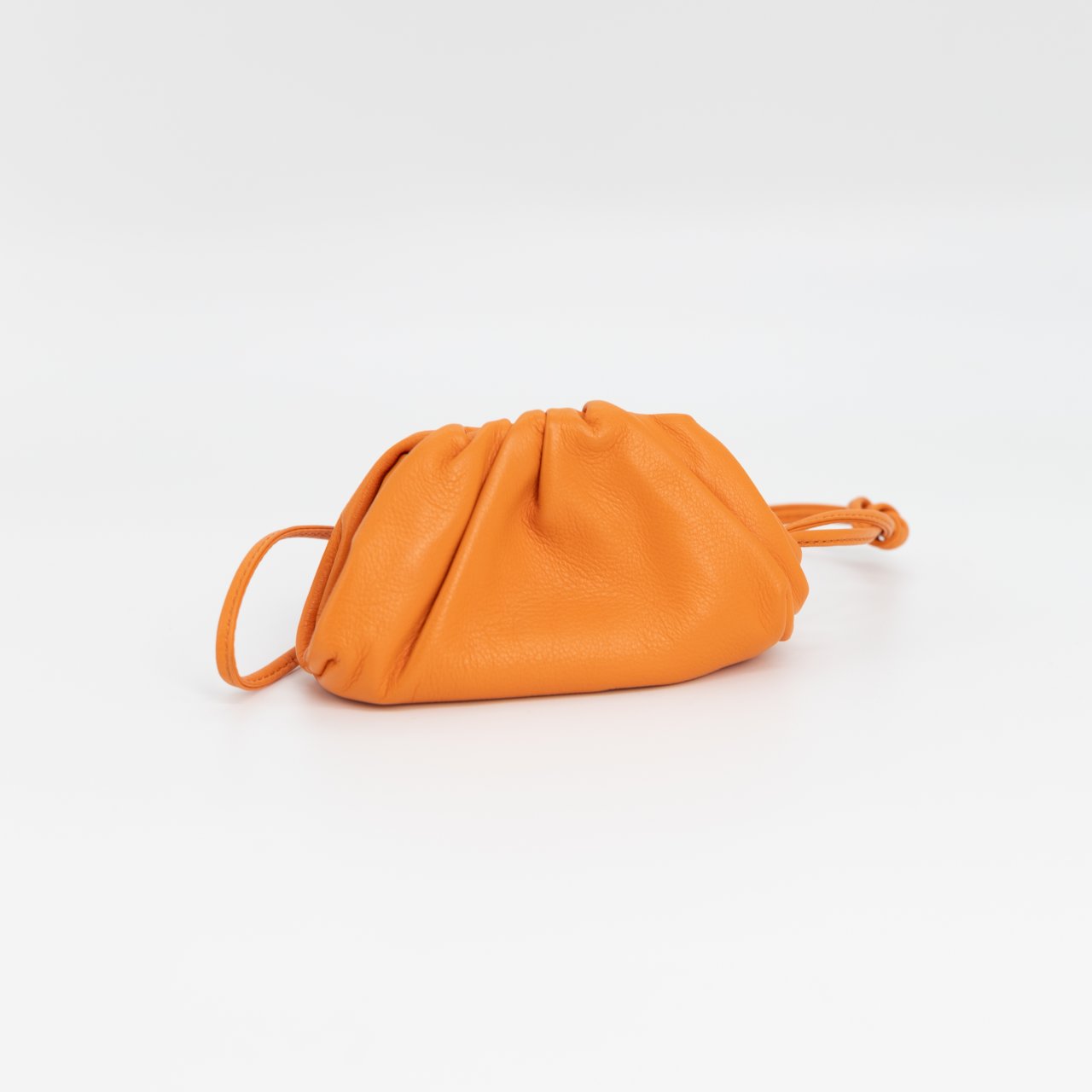 Сумка BOTTEGA VENETA Nano оранжевый кожа The Pouch Mini,коробка