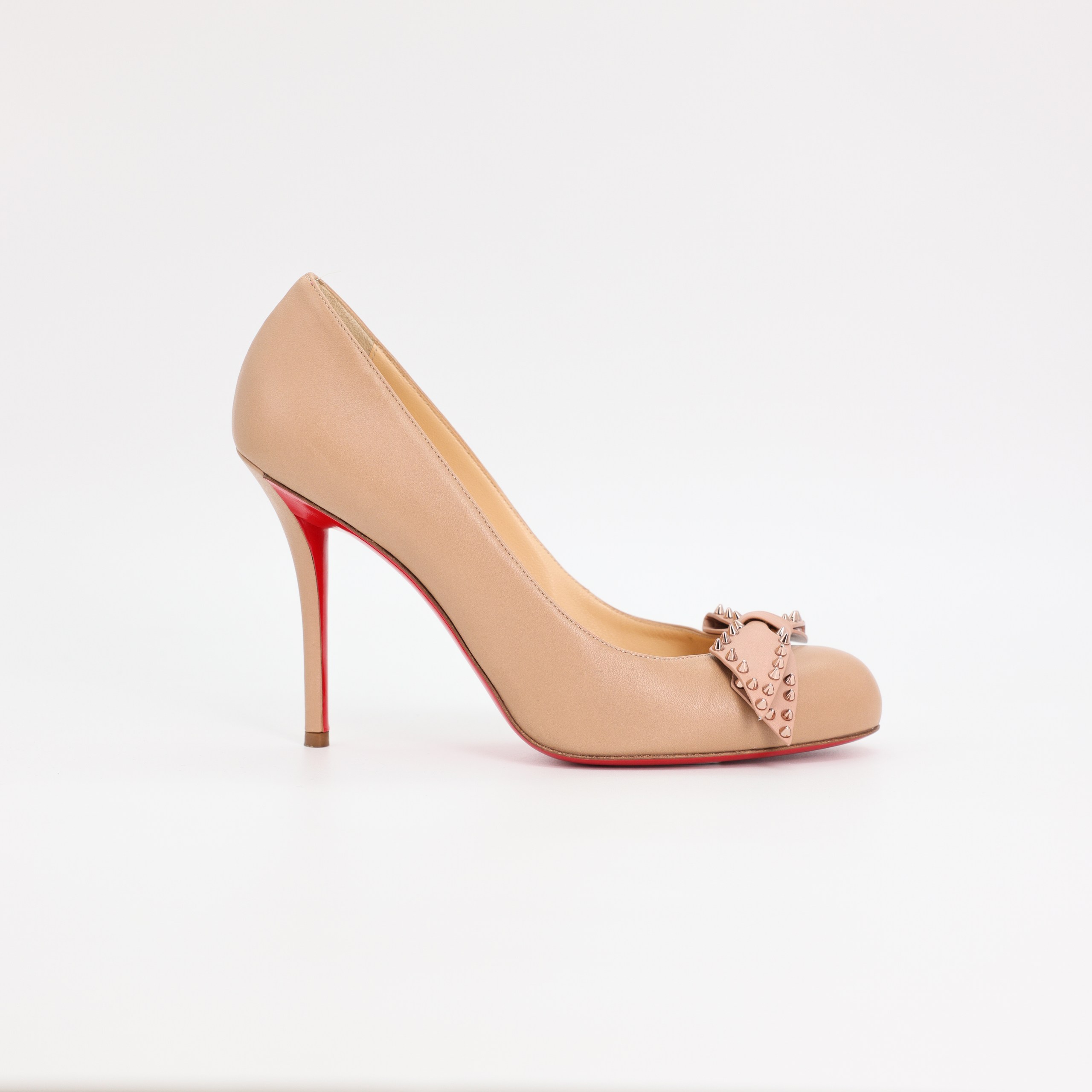 Туфли Christian Louboutin 39 пудровая кожа, бантик с золотыми стадами. Коробка