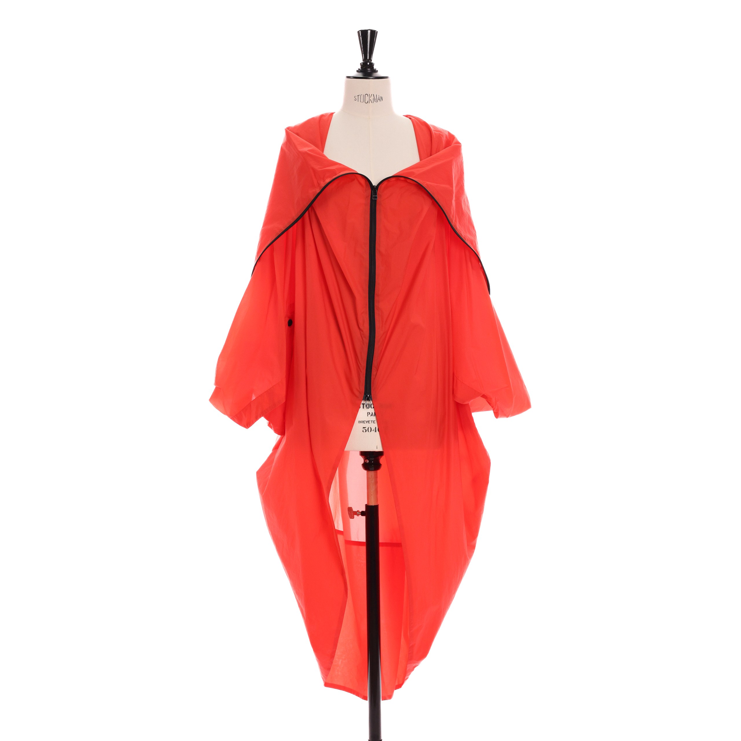 Ветровка Issey Miyake OS красная, черная окантовка и заклепки