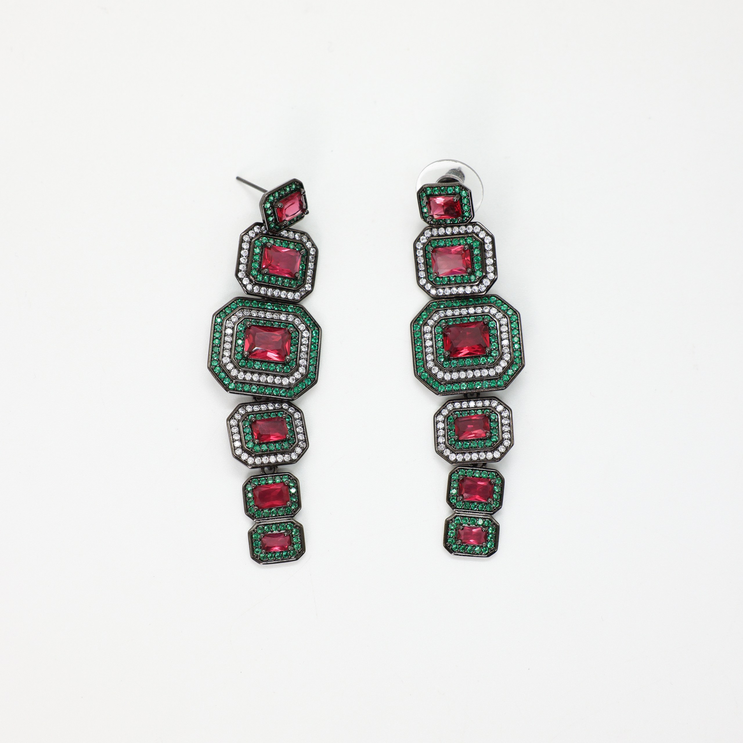 Серьги Natkina черненный метал, белые и зеленые мелкие стразы, крупные розовые