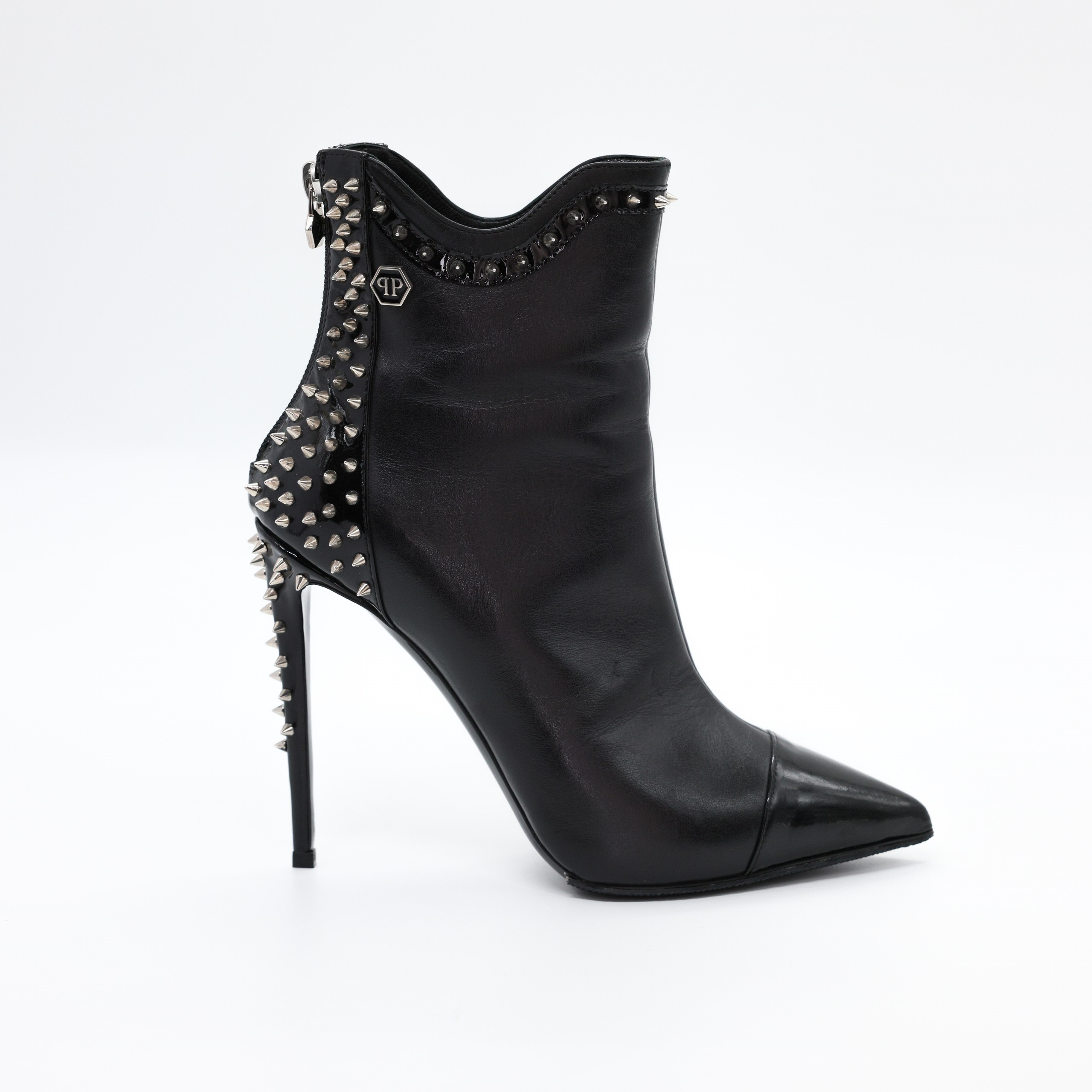 Ботинки PHILIPP PLEIN 35 Черный кожа лак носок, пятка каблук, стальные шипы, зиппер сзади. Коробка