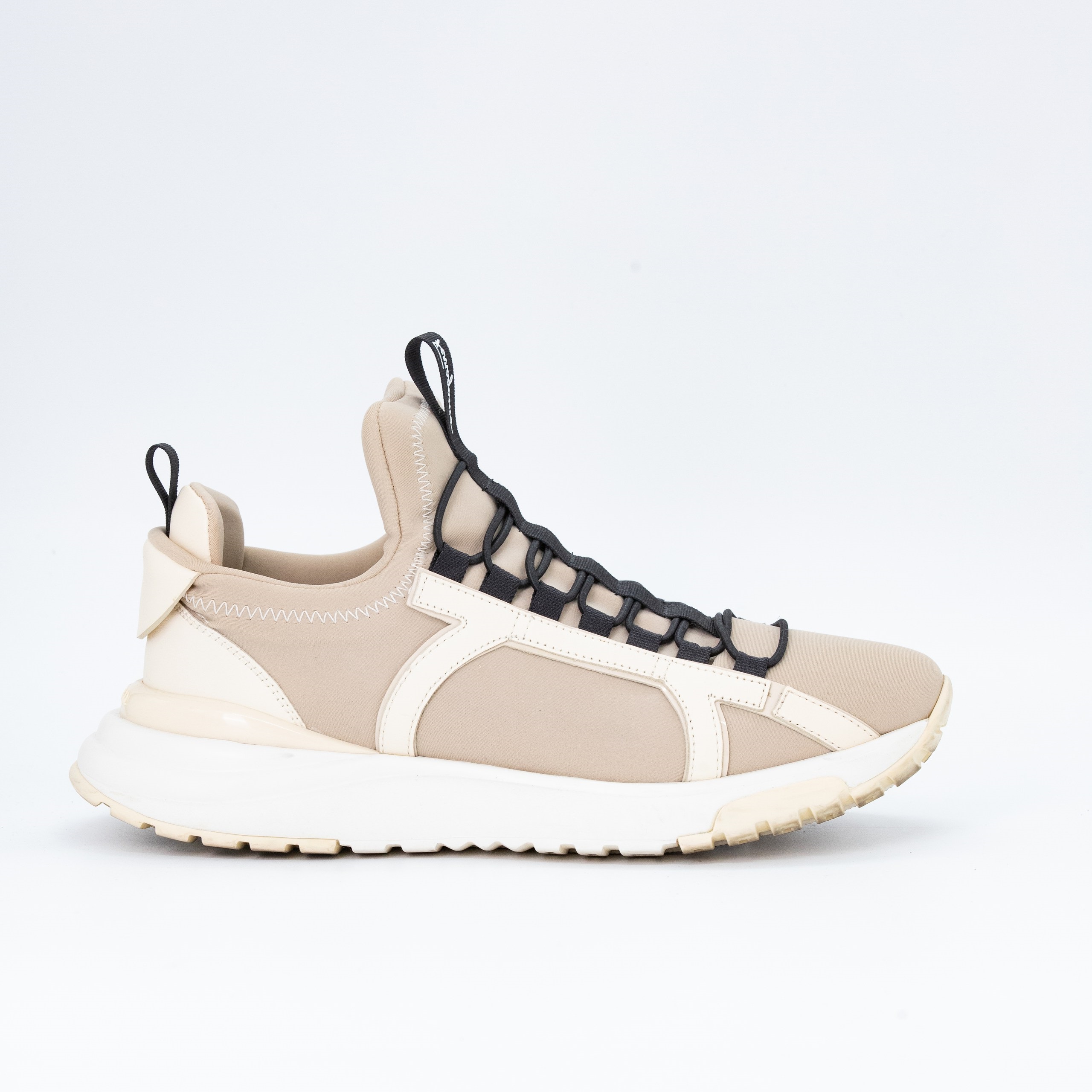 Кроссовки Salvatore Ferragamo 9/40 бежевый текстиль, молочная кожа, черные шнурки. Коробка 