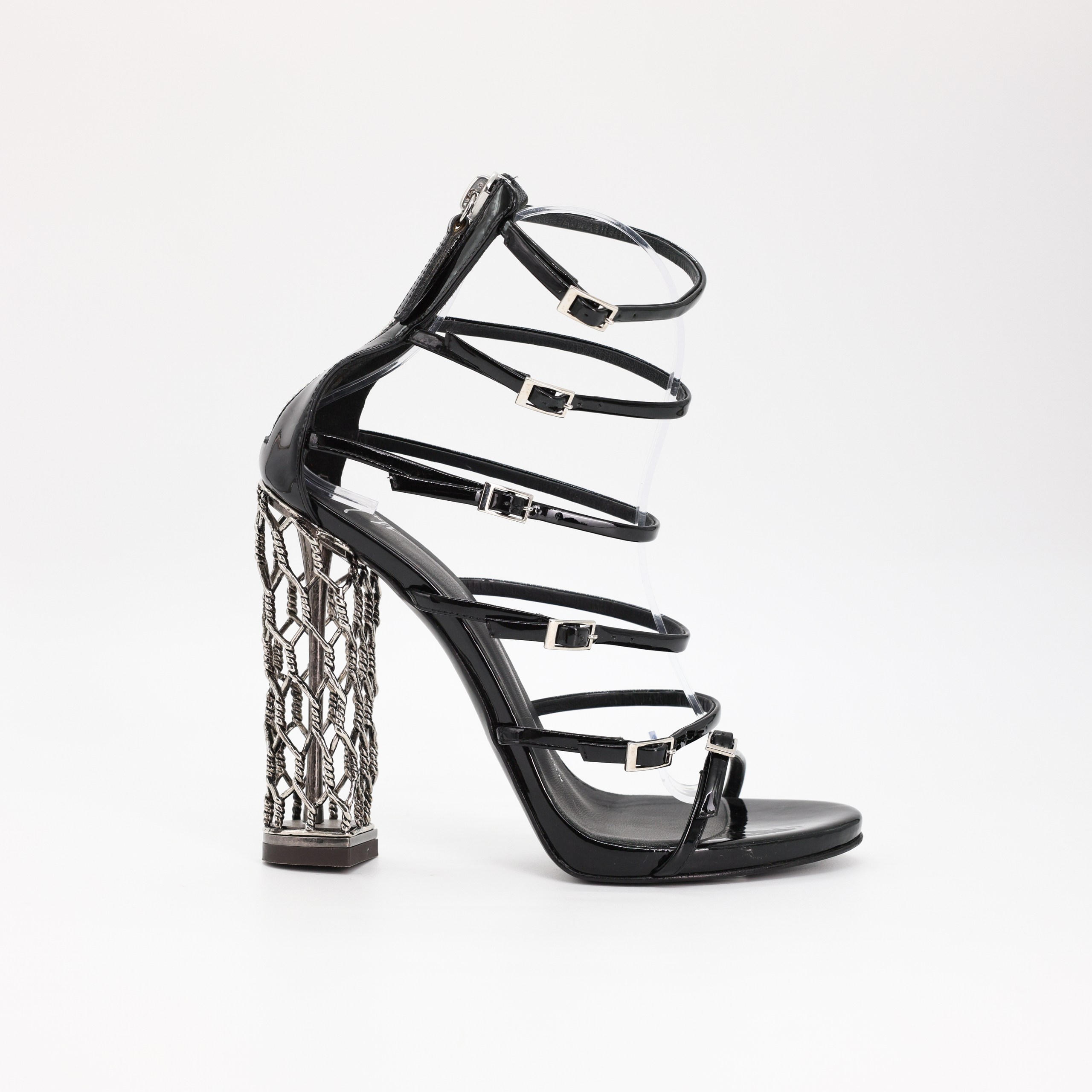 Босоножки Giuseppe Zanotti 38 черный лак, кованный плетенный каблук, зиппер по пятке. Пыльник н/р