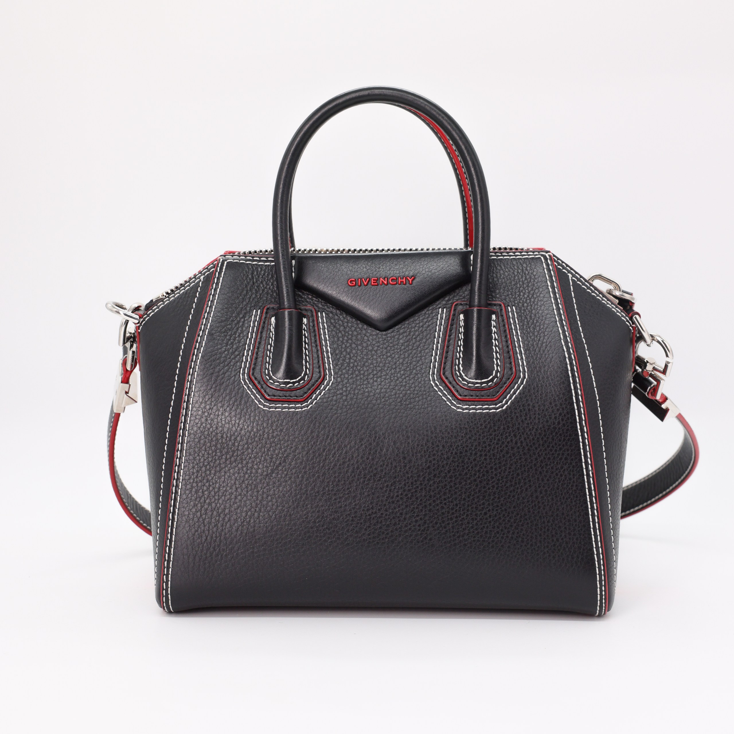 Сумка M GIVENCHY MIDDLE Черный кожа модель Antigona,белая строчка,красная надпись лого,металическая фурнитура/зиппер,длинный ремешек