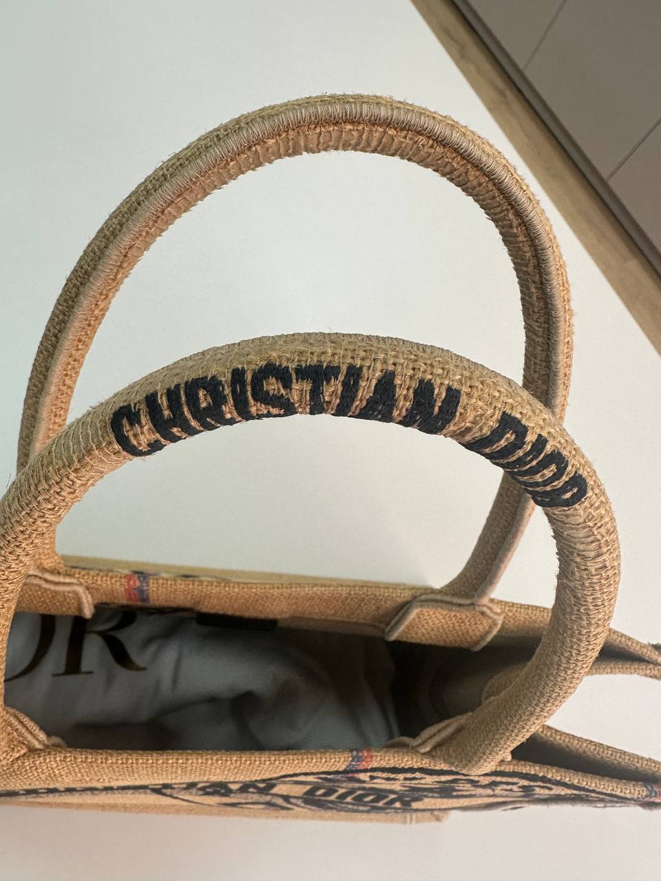 CHRISTIAN DIOR