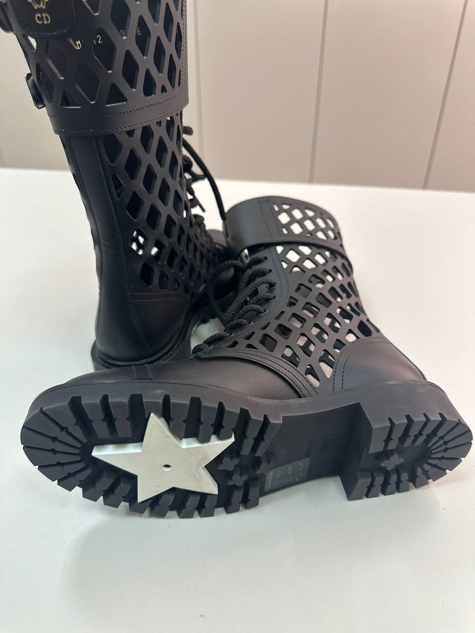 CHRISTIAN DIOR