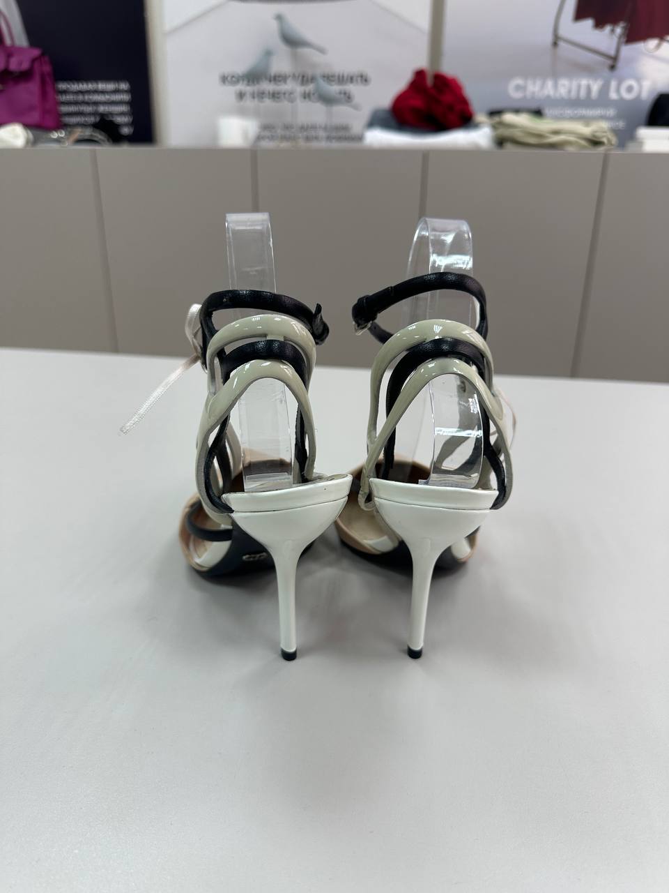 CHRISTIAN DIOR