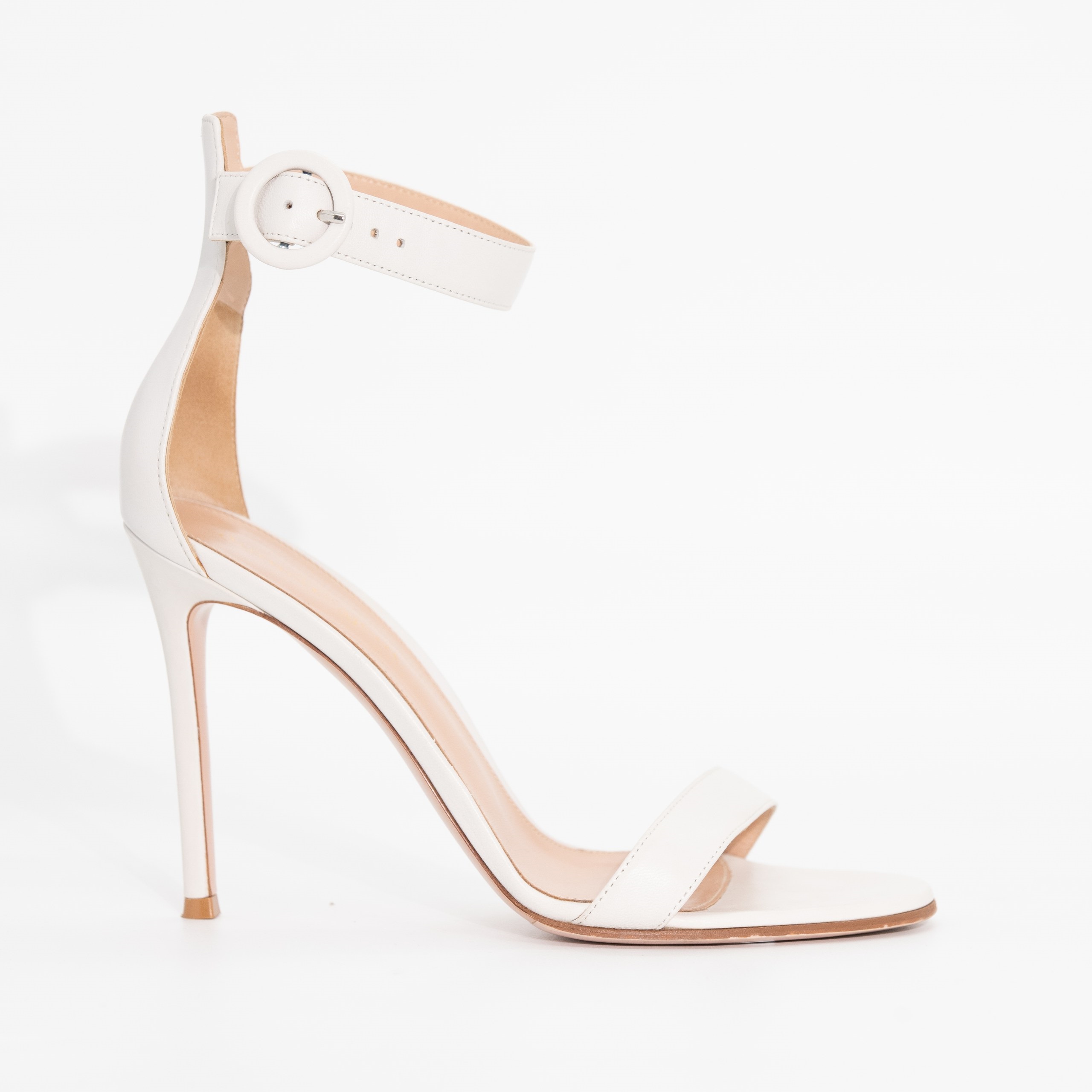 Босоножки GIANVITO ROSSI 39,5 Белый кожа ремешек по пальчикам и вокруг щиколотка