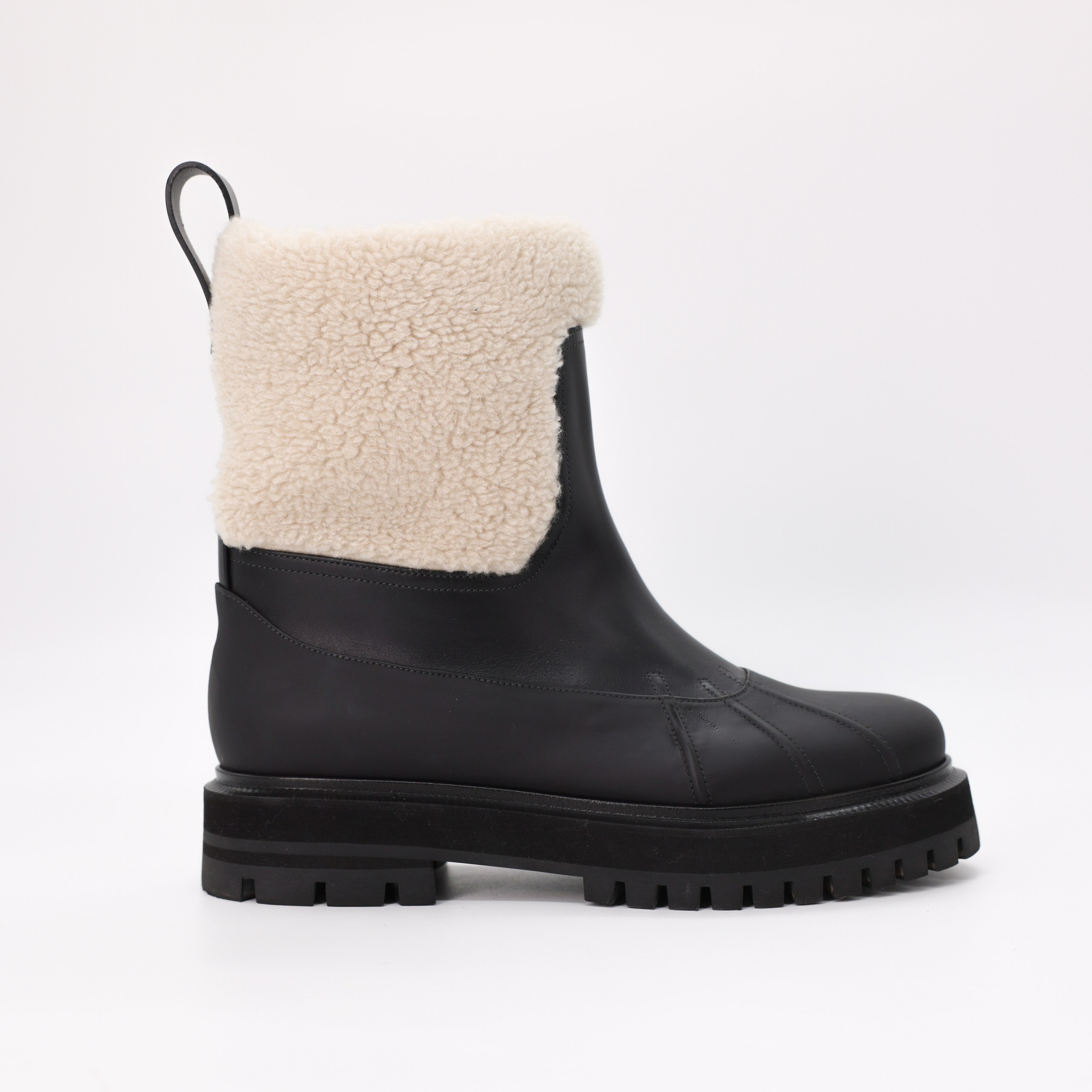 Ботинки LORO PIANA 36 Черный кожа/мех матовая кожа по носику,светлый мех по голеню,хлястик