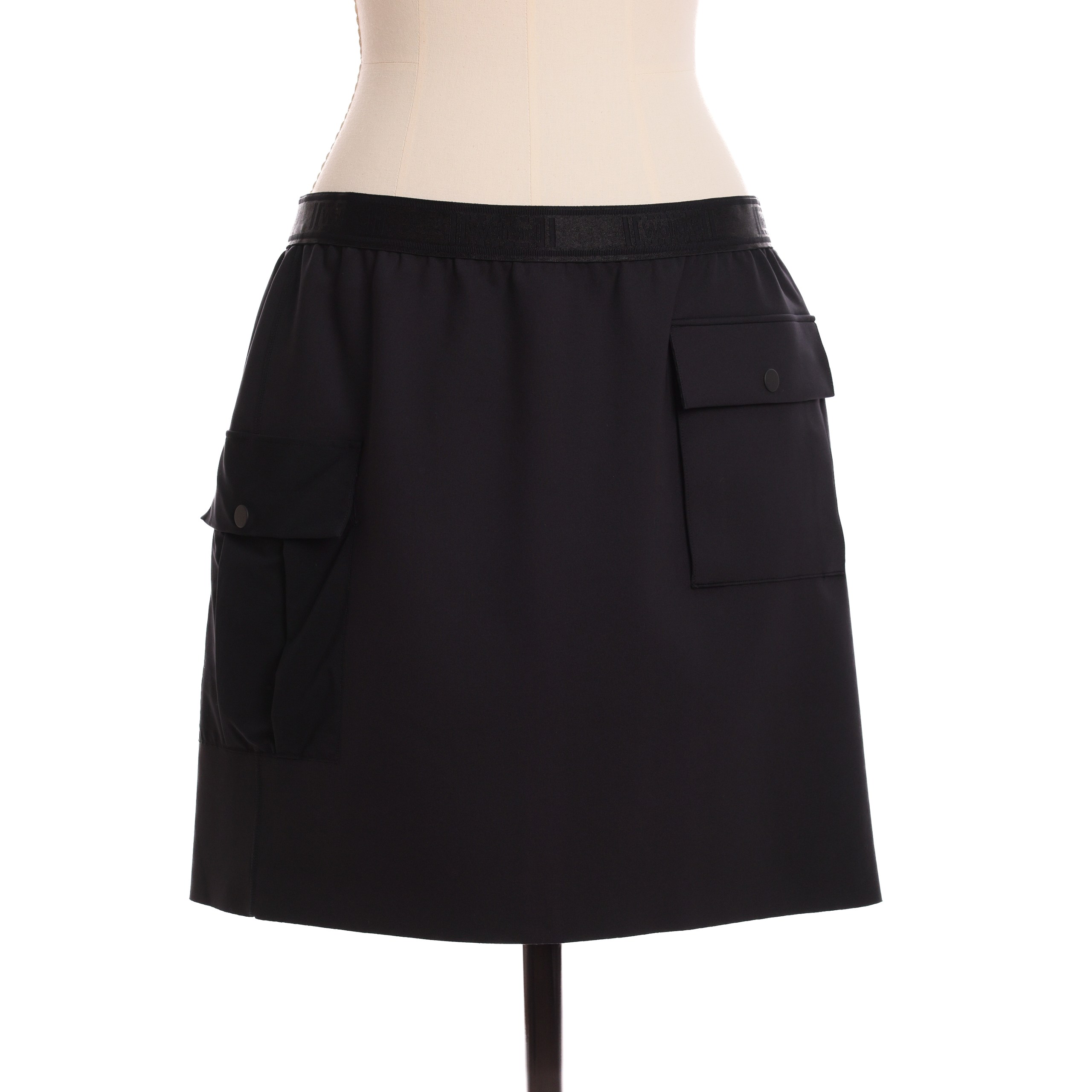 Юбка WOLFORD L Черный  на резинке,два квадратных кармана на пуговицах,коробка