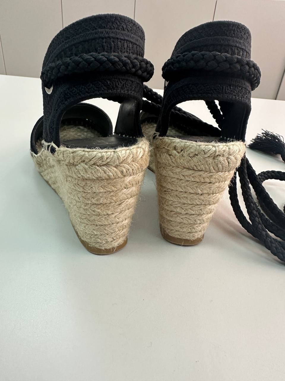 CHRISTIAN DIOR