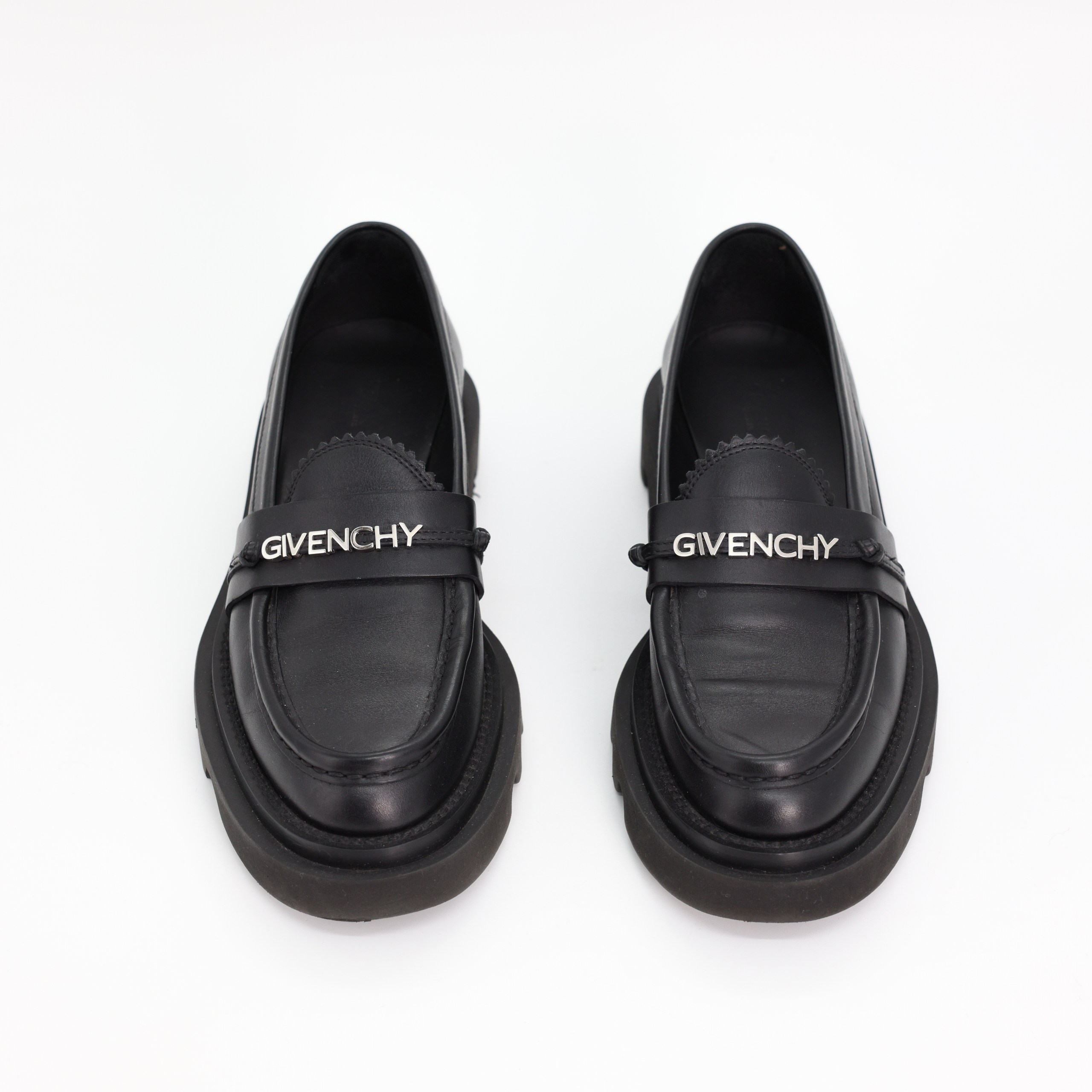 GIVENCHY