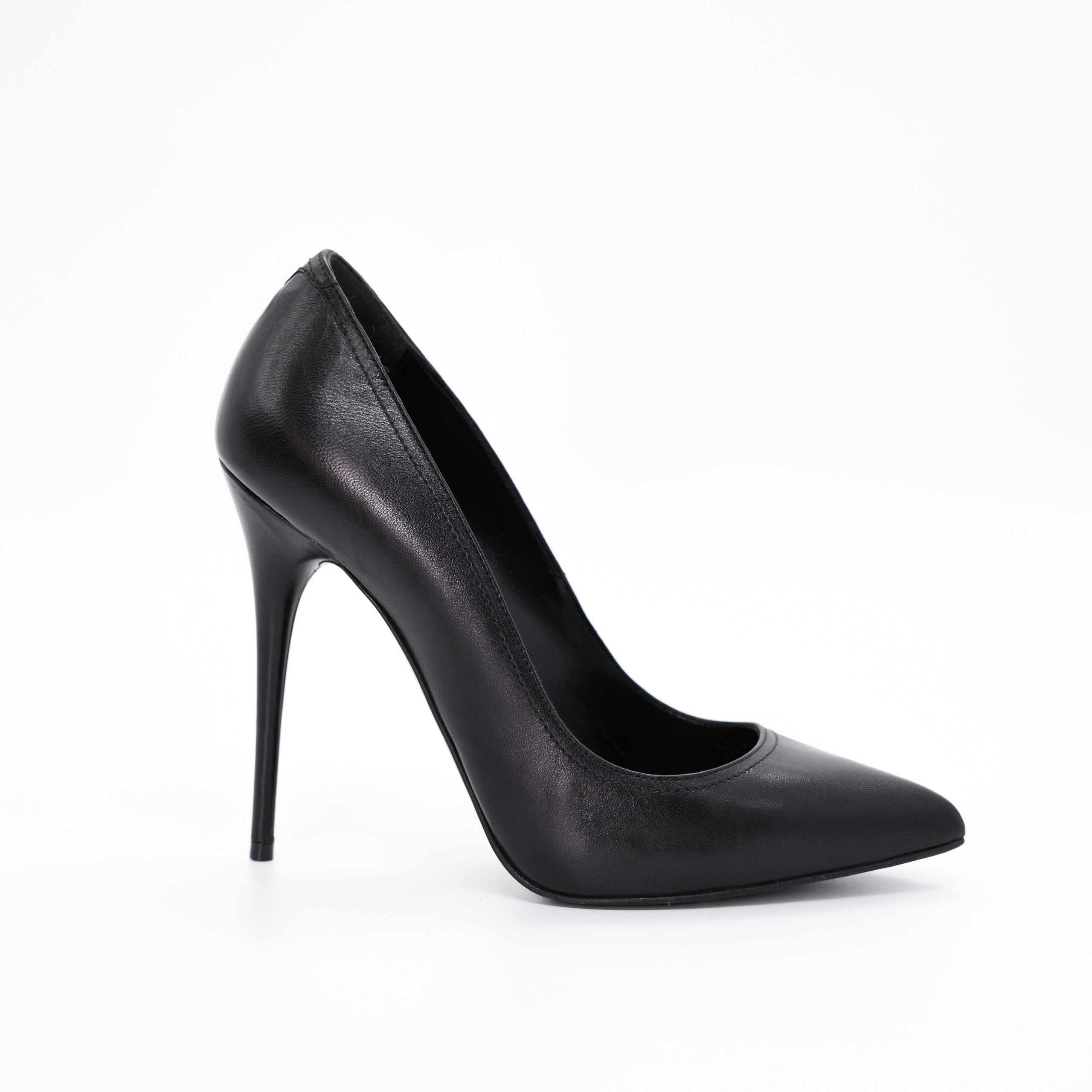 Туфли AMcQ 36.5 черная кожа, лодочка