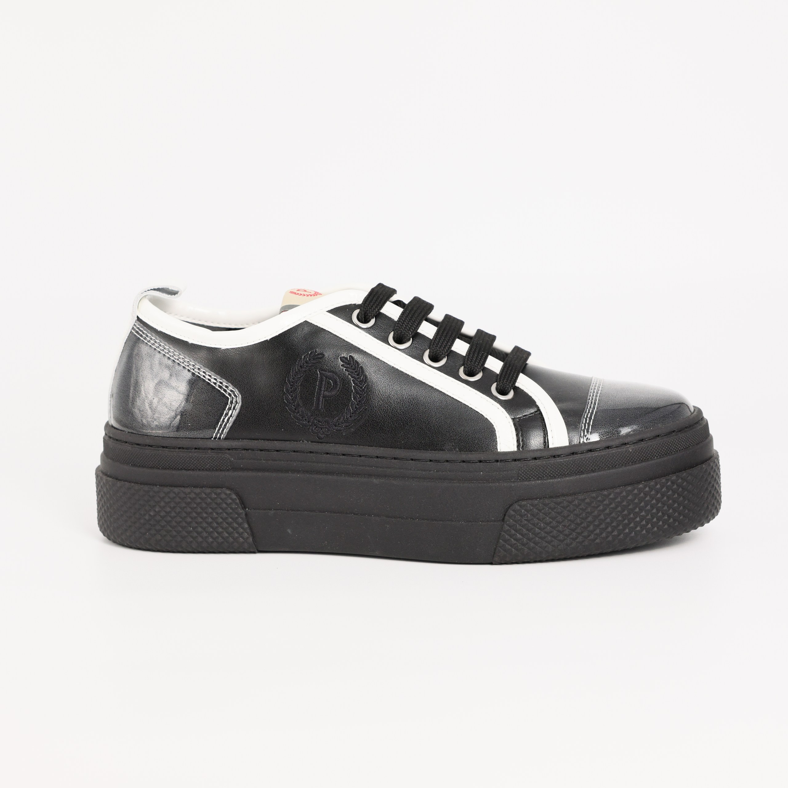 Кроссовки Pollini 37 черная кожа, лаковые носок и пятка, белый лак кант, платформа