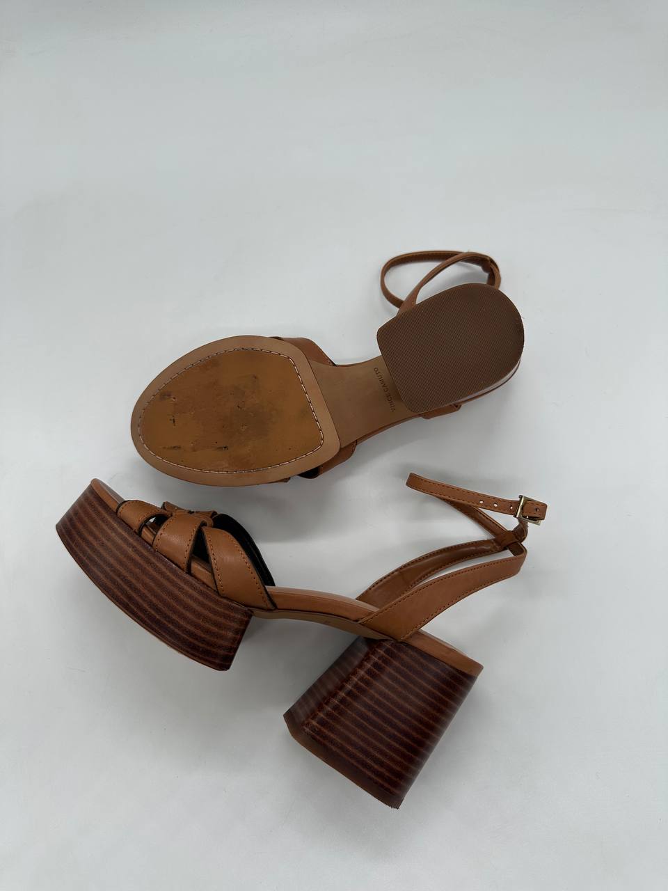 VINCE CAMUTO