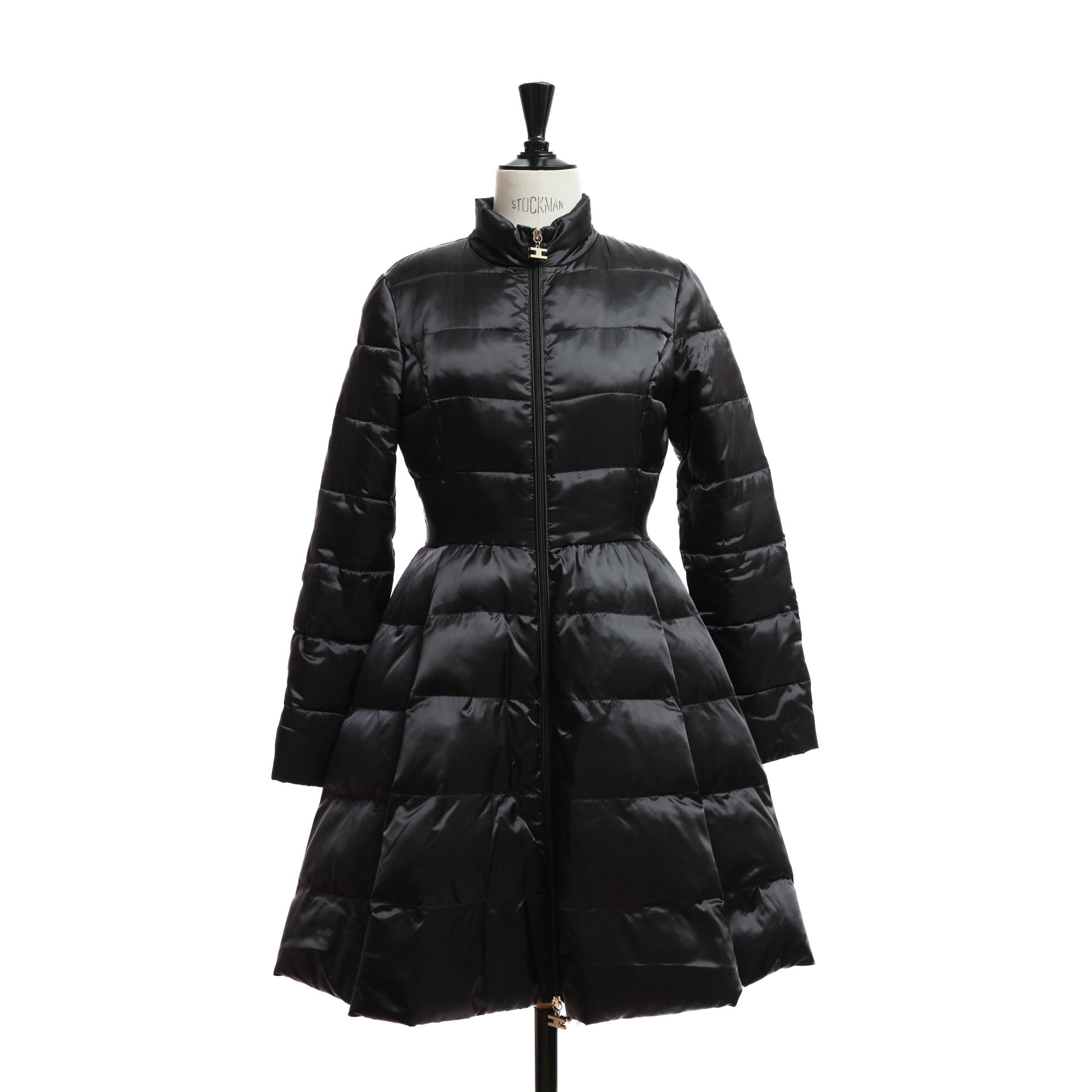 Пальто ELISABETTA FRANCHI 42 Черный балонь стеганное,зиппер лого,низ юбочкой