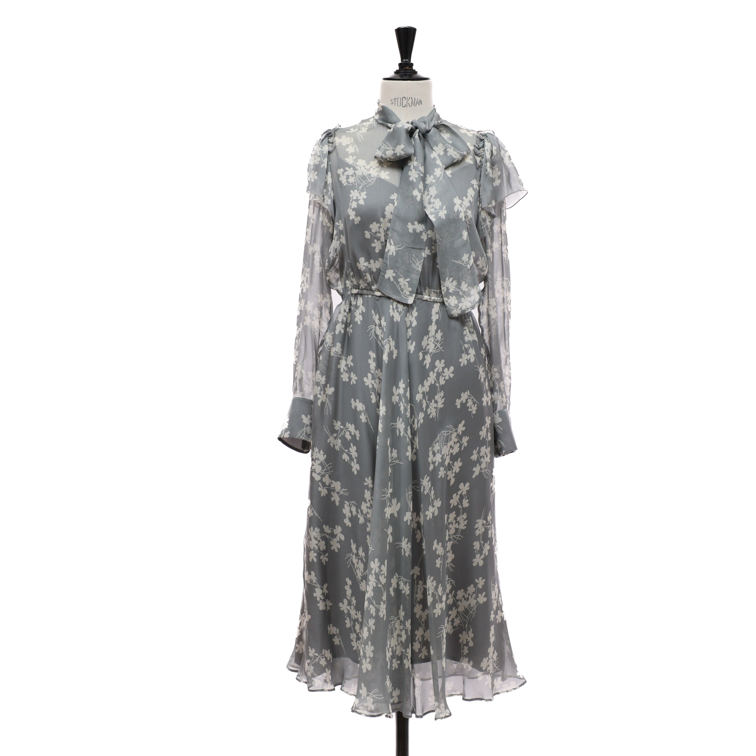 Платье MAX MARA STUDIO S Серый шелк принт светло серых цветов,легкое,длинное,пуговицы по декольте,по вороту бант