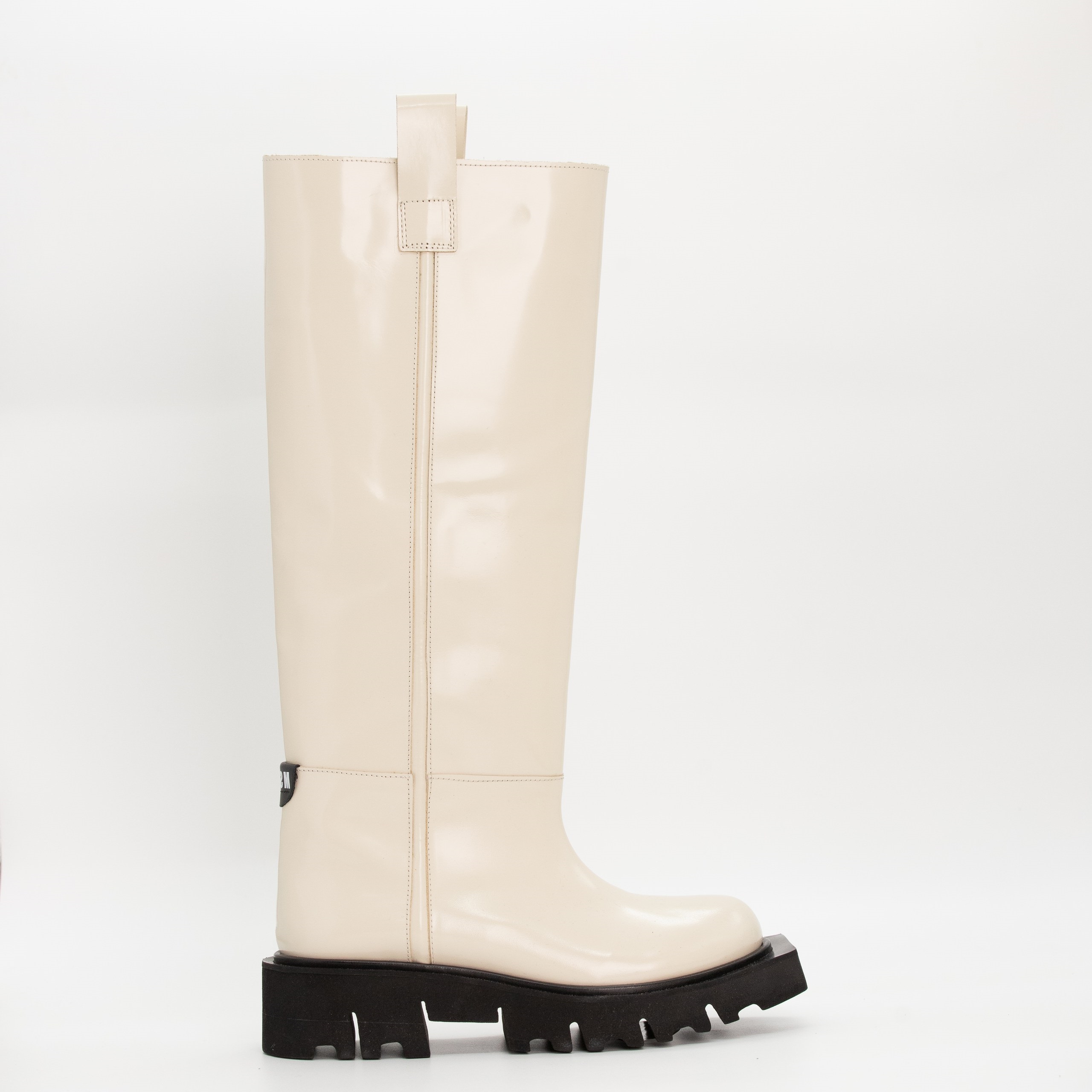 Сапоги MSGM 38 айвори лаковая кожа,черная подошва,свободное голенище,два хлястика,коробка