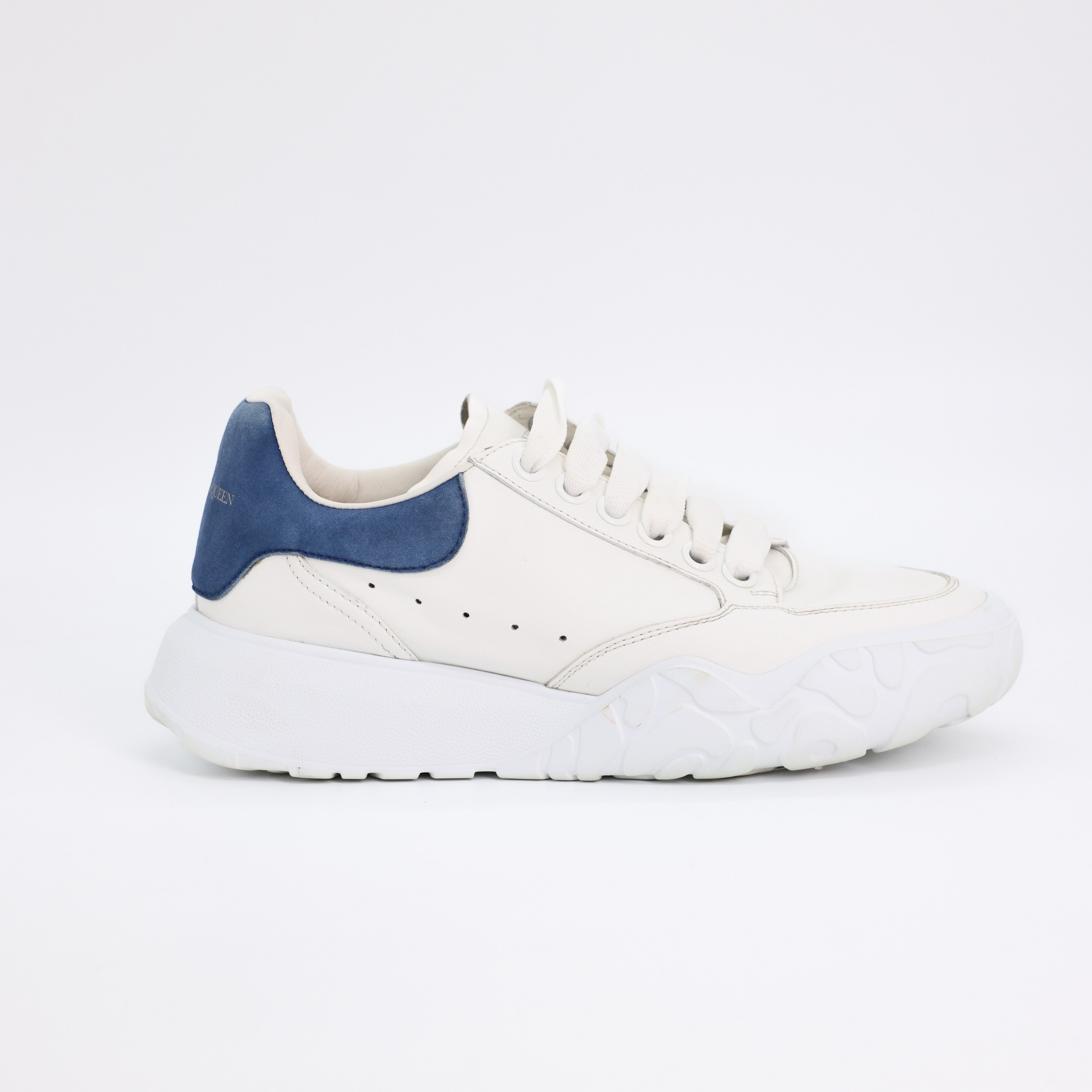 Кроссовки Alexander McQueen 37.5 белая кожа, синяя замша пятка. Коробка