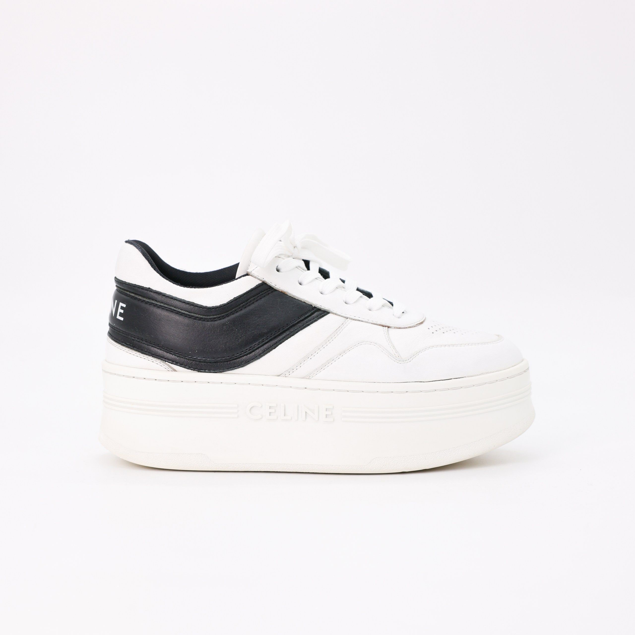 Кроссовки CELINE 37 Белый кожа широкая подошва с лого,черная вставка по пяточке,шнуровка,коробка,хим-ка