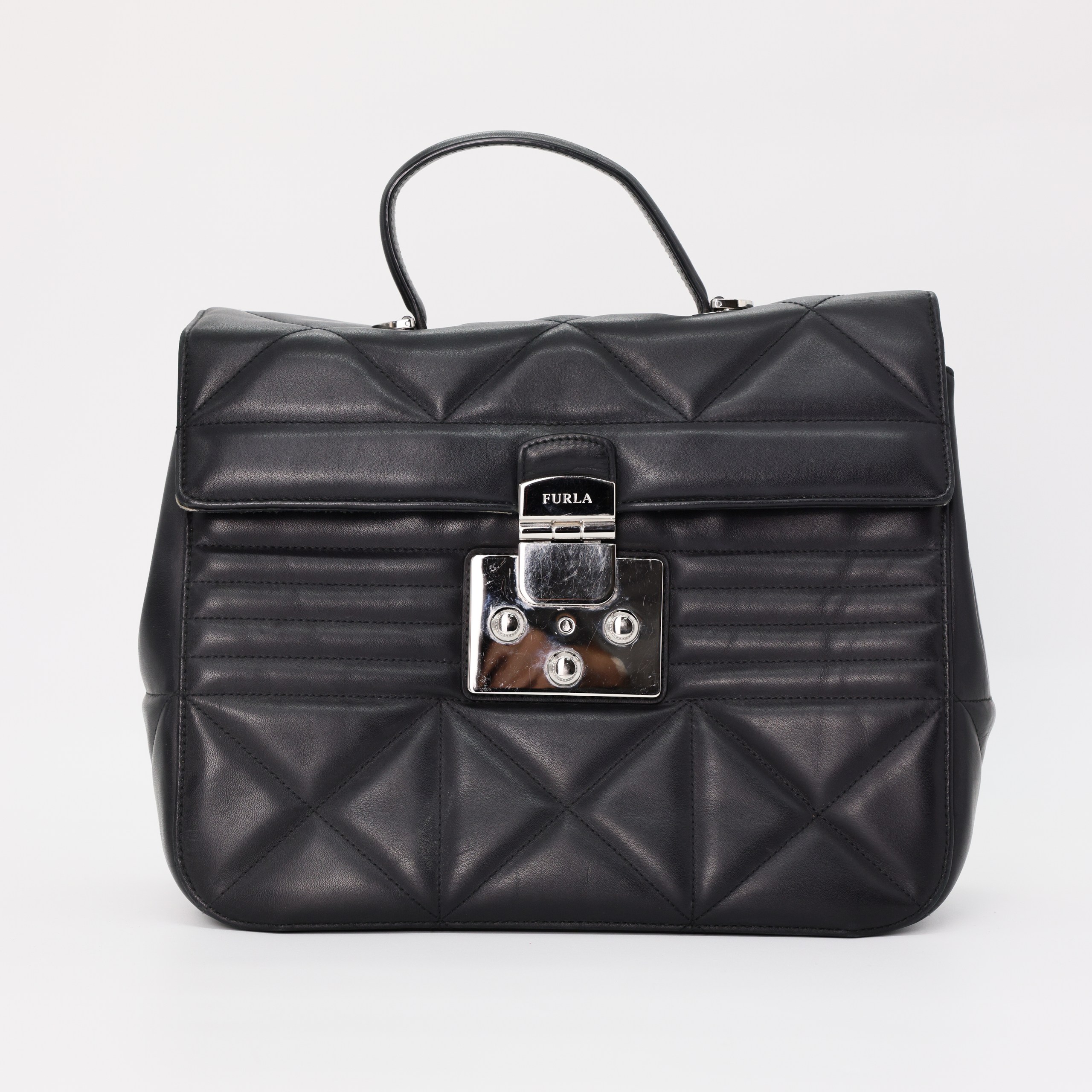 Сумка FURLA Middle Черный кожа короткая ручка,металическая фурнитура,ромбовидная строчка,пыльник